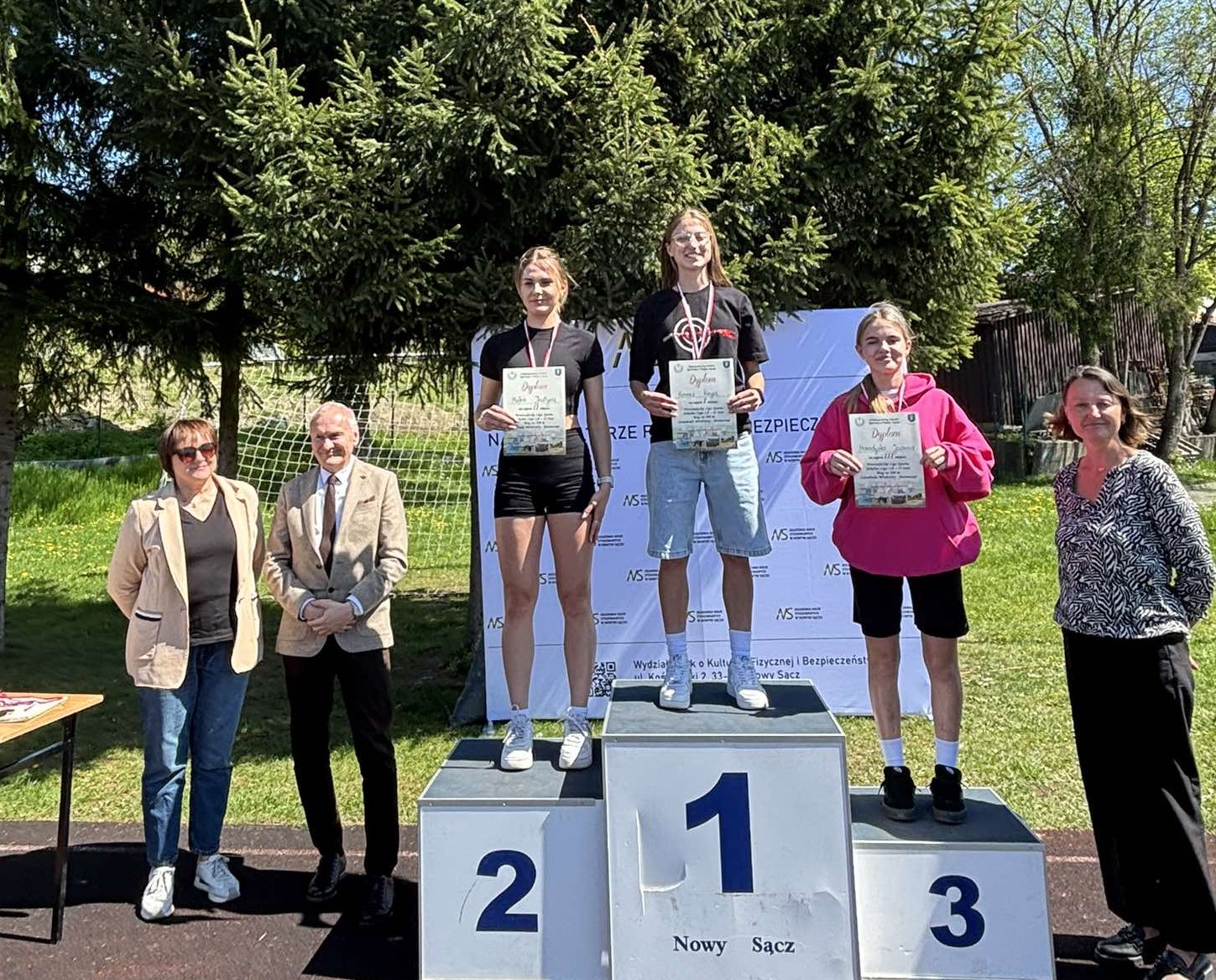 Zdjęcie Drużynowa Liga Dz LA II rzut 04-2025 (5)7ff0e424-2a18-4ec7-9539-261c0815b2ad.jpg w galerii Drużynowa Liga LA dziewcząt - II rzut (28.04.2025)